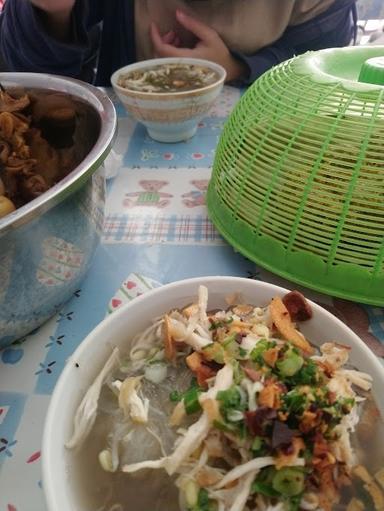 SOTO AYAM DEK SENYUM JIMBARAN