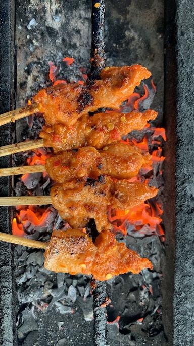 SATE BABI MBOK KADEK