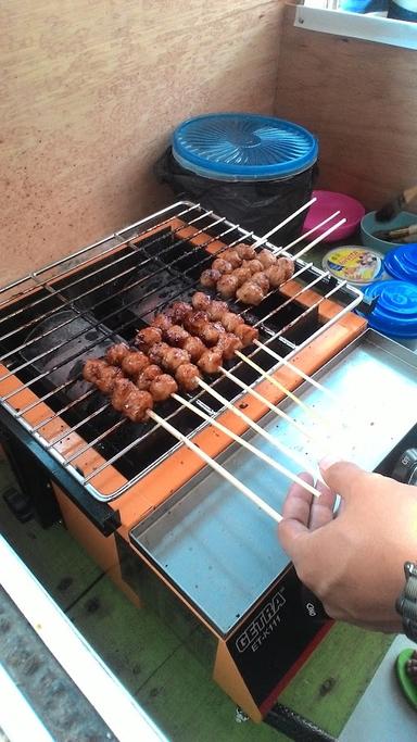 MEATBALL AND CHICKEN NOODLE MAS BOWO