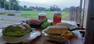 AYAM DAN ROTI BAKAR SUKSMA