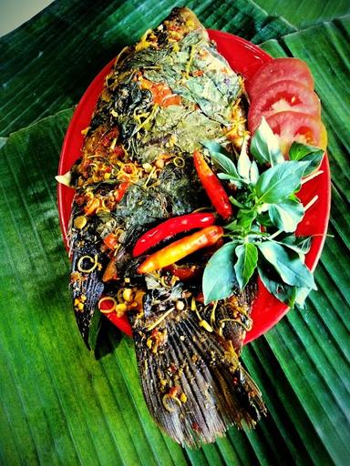 AYAM GEPREK SAMBAL IJO DAN PEPES MBOK SUBUR