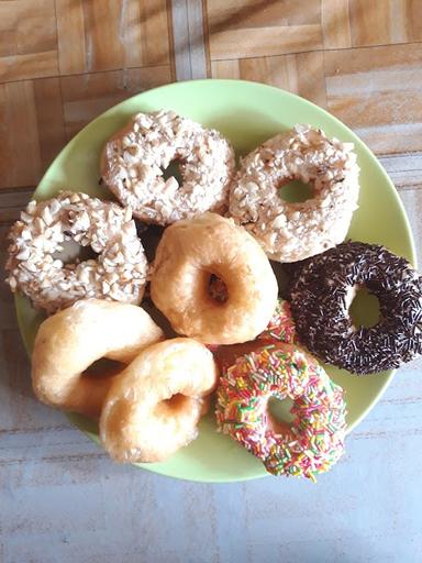 DONAT KENTANG MBAH YANTI (ꦣꦤꦠꦏꦤꦠꦩꦧꦪꦤꦠ)