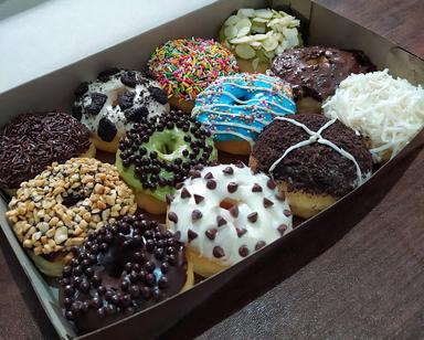 FAMILIA DONUTS (ꦥꦩꦭꦪꦣꦤꦠꦱ)