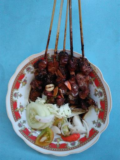 SATE KAMBING PAK SANTO PASAR ANGKASA JANTI