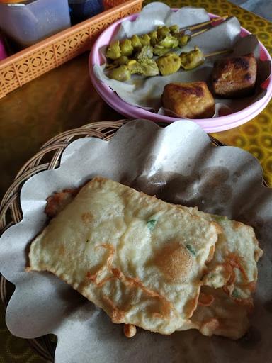 SOTO KUDUS & AYAM GORENG REMPAH RM. BRAHMAꦱꦠꦏꦣꦱ&ꦄꦪꦩꦒꦫꦉꦩꦥꦫꦩ꧈ꦧꦩ