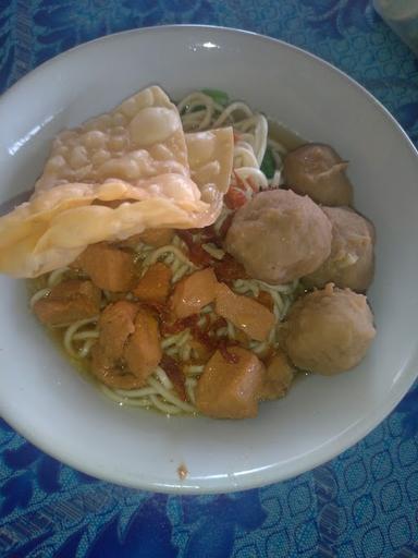 BAKSO MIE AYAM BU SANTOSO