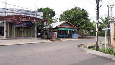 WARUNG NASI KUNING