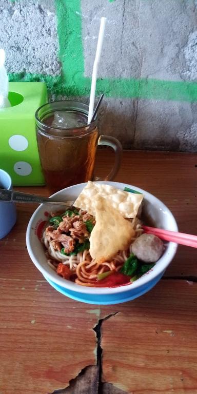 WARUNG MAKAN BAKSO & MIE AYAM PAK NDUT WONOGIRI