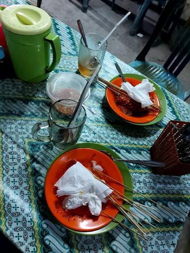 WARUNG SATE SABAR MENANTI