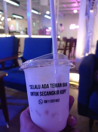 DELAPAN BELAS COFFEE & GARDEN