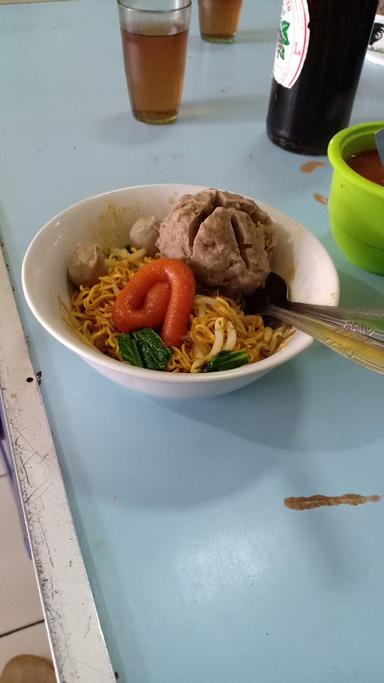 MIE BASO & MIE AYAM LAYAR KUNING