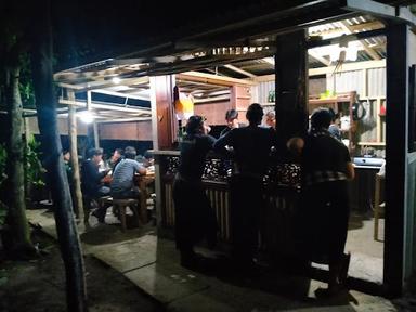 WARUNG TAMU NYANGLAN