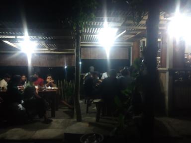 WARUNG TAMU NYANGLAN