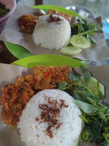 WARUNG MAKAN BIRU JAWA