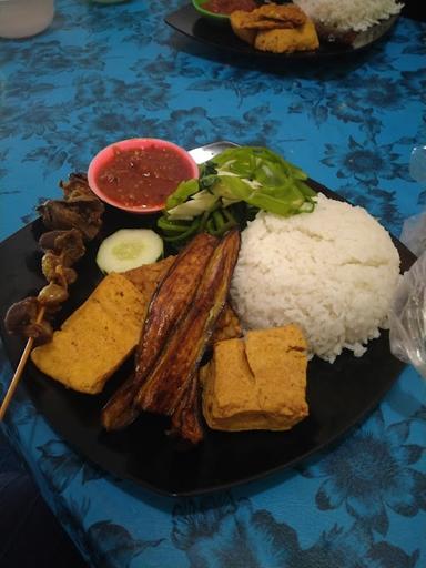 WARUNG MAKAN BIRU JAWA