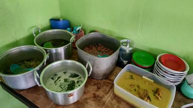 WARUNG MAKAN IBU ADE