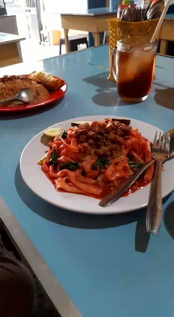 WARUNG ERNA HERMAN NASGOR MIE LALAPAN