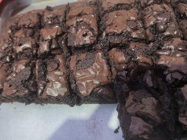 BROWNIES ENAK BANJARMASIN DINDA ITTIBA'RASA