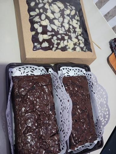 BROWNIES ENAK BANJARMASIN DINDA ITTIBA'RASA