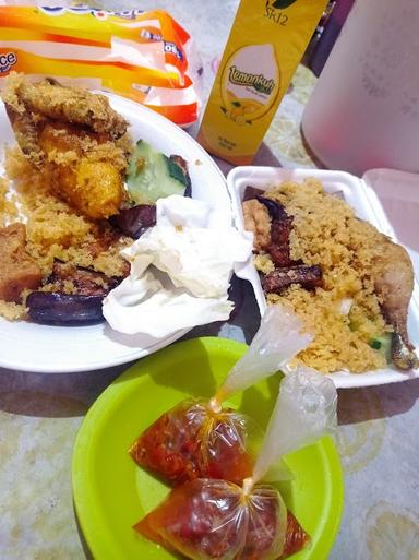 WARUNG MAMA IDOT TELA TELA LALAPAN AYAM KREMES SEBLAK