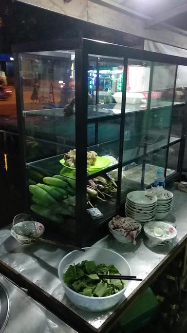 MIE AYAM SOLO JLN SUTOYOS TELUK DALAM BANJARMASIN