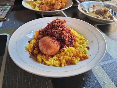 NASI KUNING DAN LONTONG