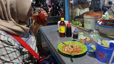 WARUNG HJ. DIAN