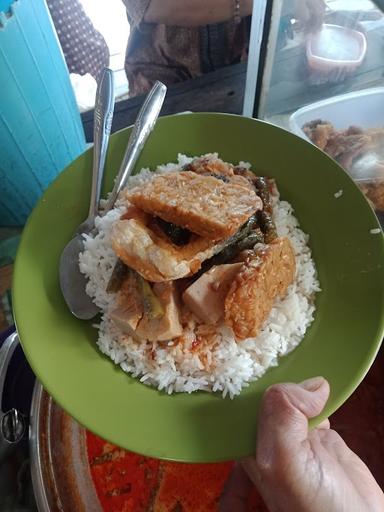 WARUNG MAKAN PINDAHAN DEPAN TEMPEKONG