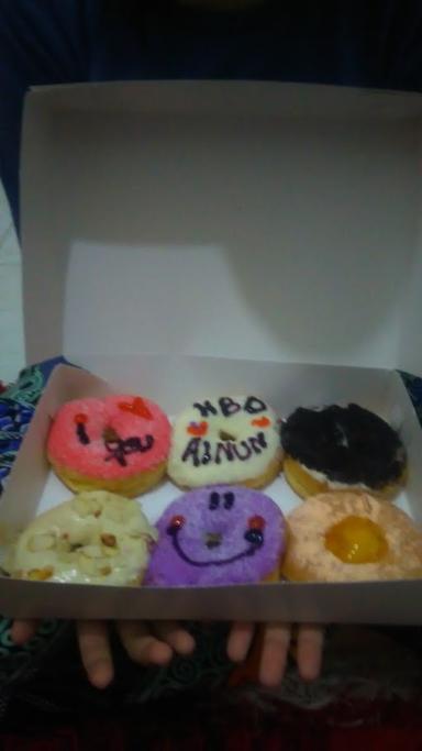 DONAT MADU CIHANJUANG