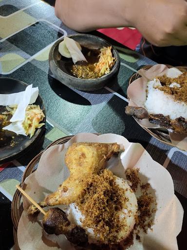 NASI BEBEK DAN AYAM GORENG SINJAYA