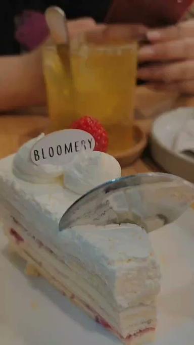 BLOOMERY CAKE & PATISSERIE SUMBER SOLO