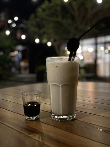 MAJAPAHIT COFEE & EATERY