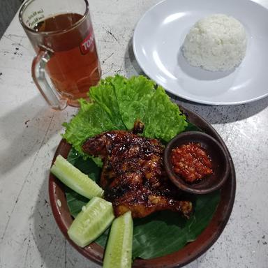 AYAM BAKAR MADU PAK SUR MANAHAN