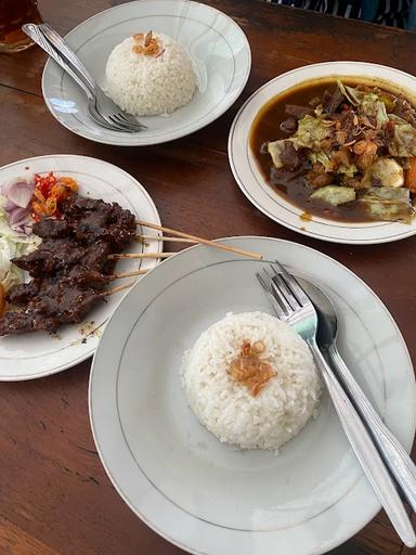 MARTABAK MAS BERTO MANAHAN