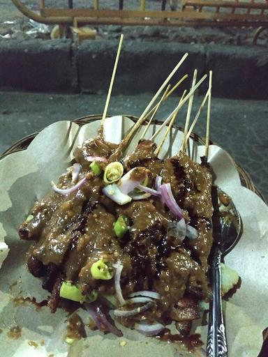 SATE AYAM PAK NUR NONONGAN