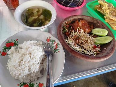 WARUNG MAKAN MADURA IBU ROMLAH