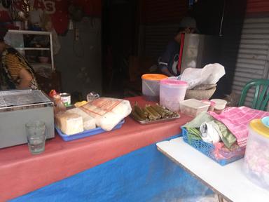 NASI UDUK DAN GADO-GADO NENEK SHELLA