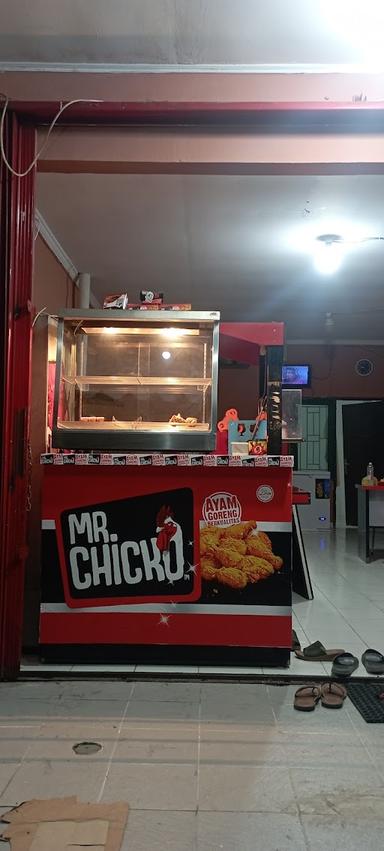 WAROENK 165 (MR. CHICKO QUALIFIED FRIED CHICKEN & SOP IGA)