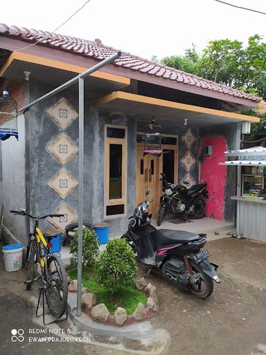 RUMAH EWOY