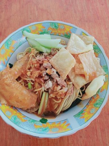 KEDAI MIE BARBAR