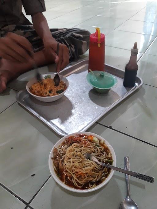 WARUNG MIE AYAM MAS B