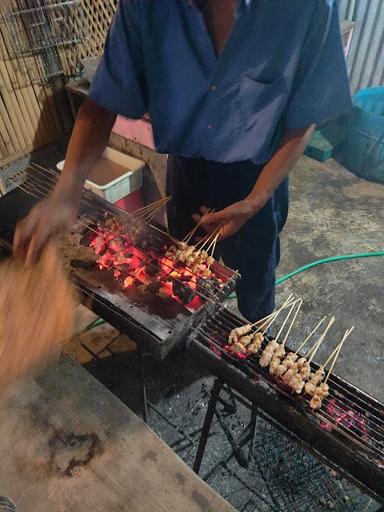 WARUNG SATE HIU