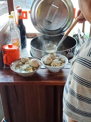 BAKSO & MIE AYAM MAS ANTO BALANDONGAN