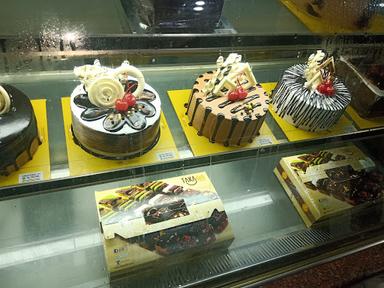 TAKADELI CAKE BOUTIQUE