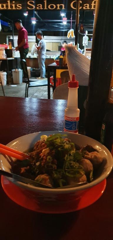 BASO PRIANGAN DAN MIE AYAM GEULIS SALON CAFETARIA