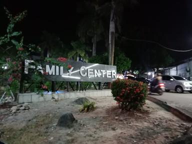 FAMILY CENTER CAFE LAP FUTSAL IKAN DAUN