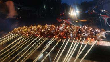 SATE AYAM DAN SATE KAMBING