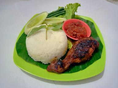 AYAM BAKAR BU MUS KOTA BATU