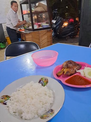 BEBEK GORENG AYAM GORENG OM HERRY