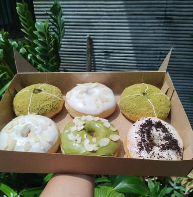 CAKERY DONUTS